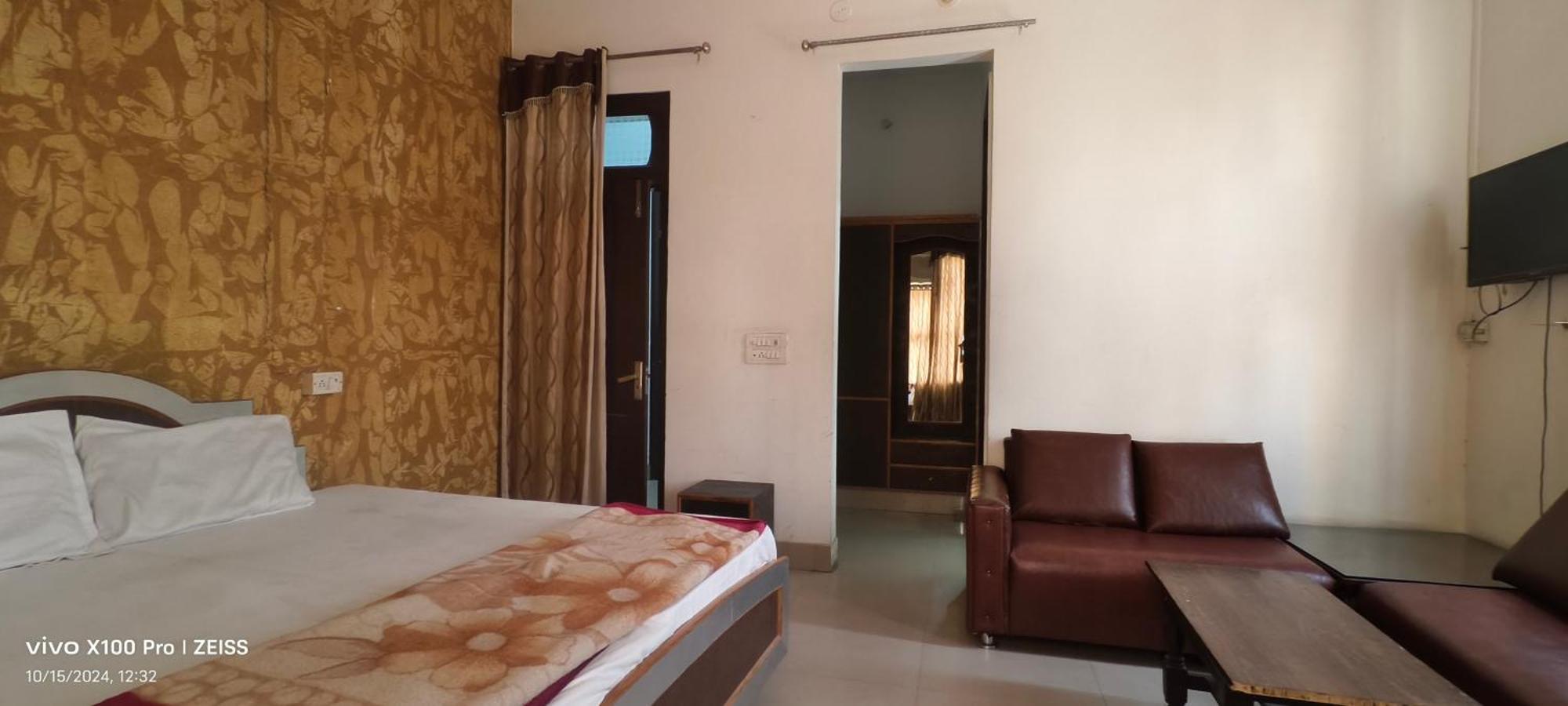 Surya Hotel Sirsa Pokoj fotografie